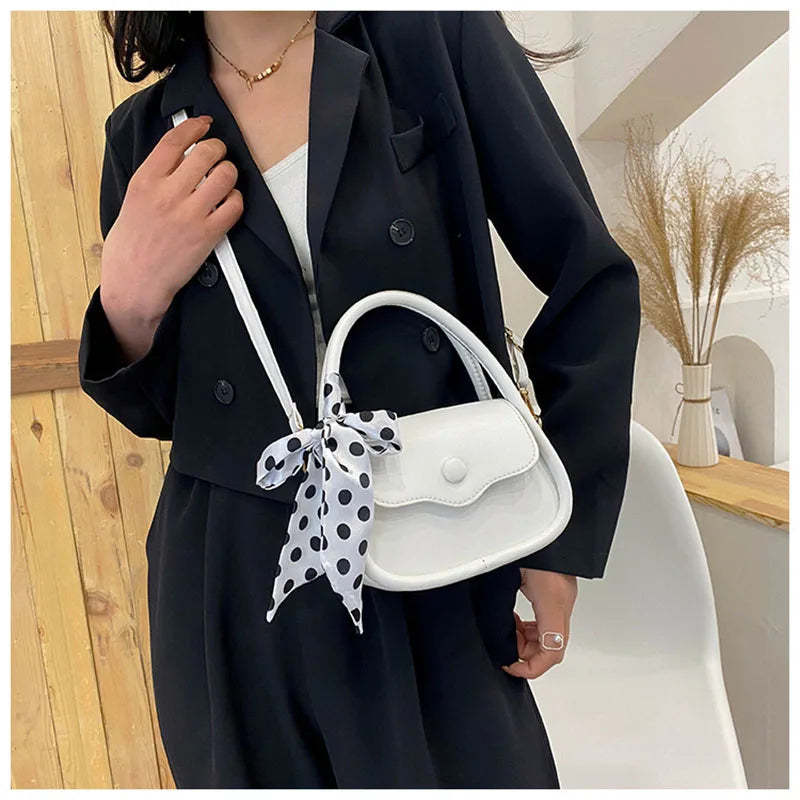 Retro Wild Webbing Solid Flap Shoulder Bag