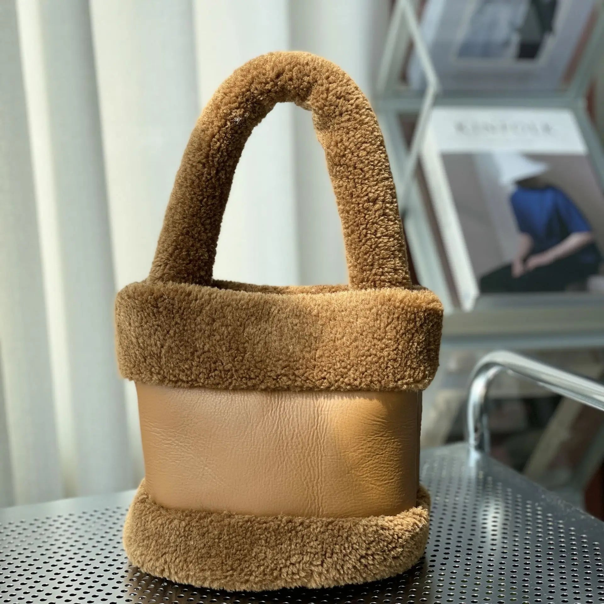 Plush Women's Bucket Bag Retro Handbag Autumn/Winter