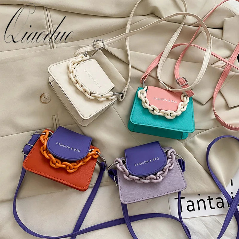 Qiaoduo Mini Crossbody Bag with Acrylic Chain - Lady Hit