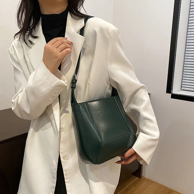 Vintage Leather Shoulder Bags for Women Handbags Purses Casual Bucket Bags