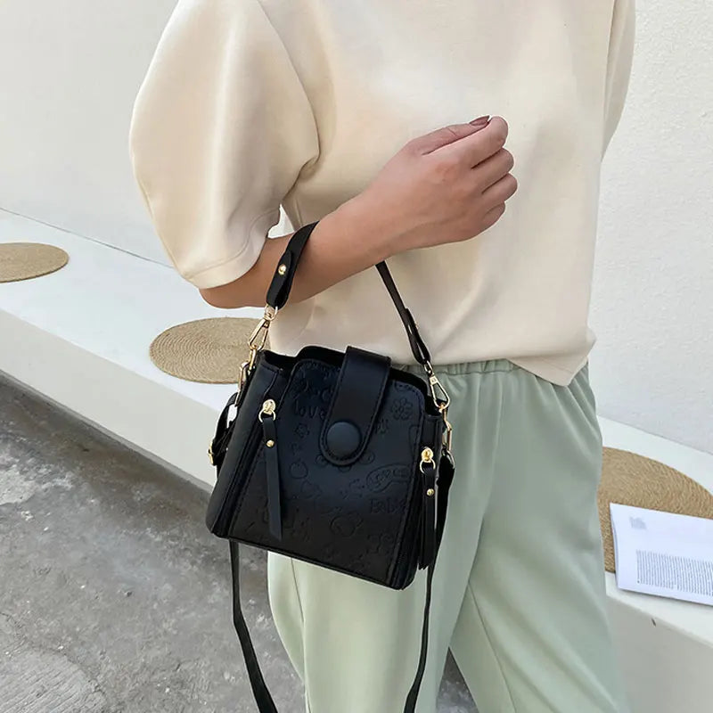Small Capacity Bucket Bag Soft Leather Crossbody Shoulder Bag Versatile Purse