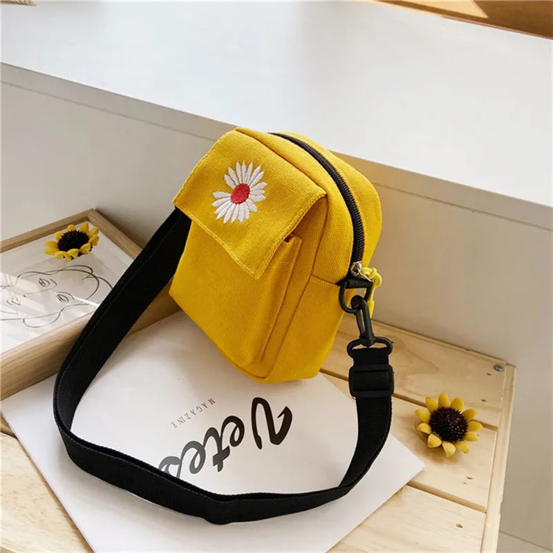 Small Daisy Canvas Shoulder Bag Japanese Messenger Bag Student Handbags