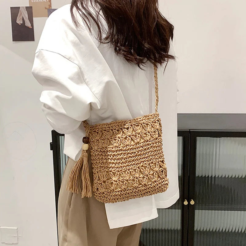 Women's Straw Weaving Shoulder Bag Tassel Beach Crossbody Purse