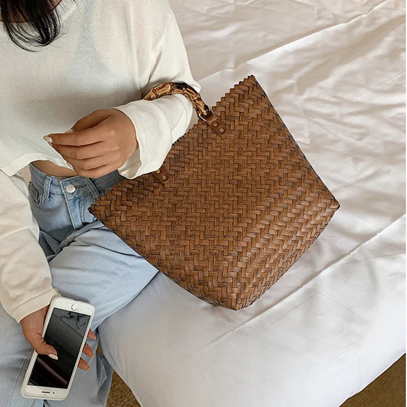 Vintage Straw Handbag Wooden Handle Beach Bag