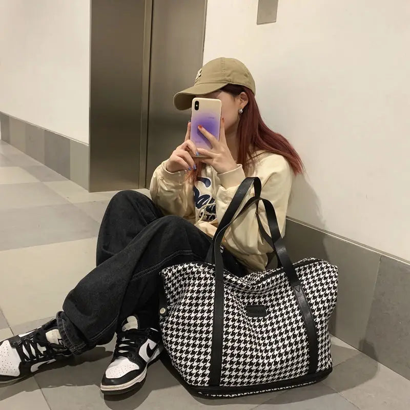Waterproof Travel Tote Bag for Women - Large Capacity Duffle Handbag E351