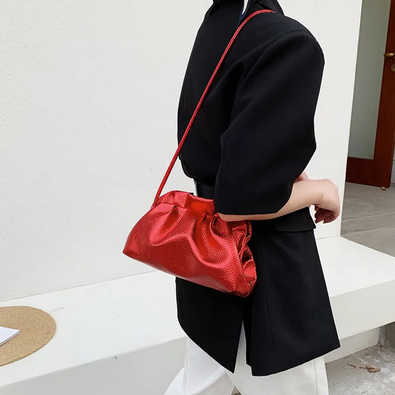 Women's Leather Crossbody Bag: Sleek and Stylish