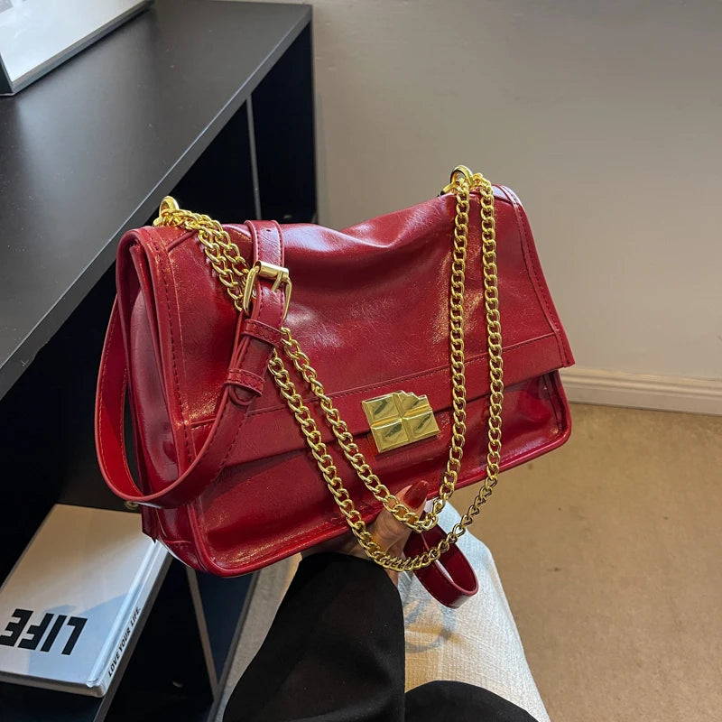 Vintage Oil Leather Lady Shoulder Bag Chains Catch Crossbody Pack