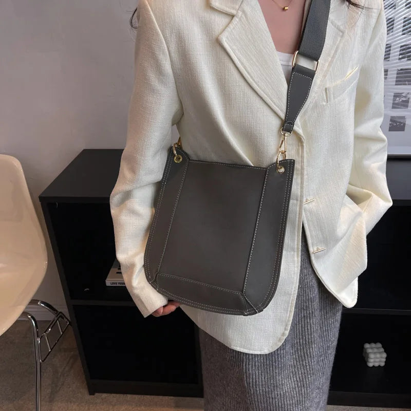 Vintage Leather Shoulder Bag Wide Strap Lady Handbag