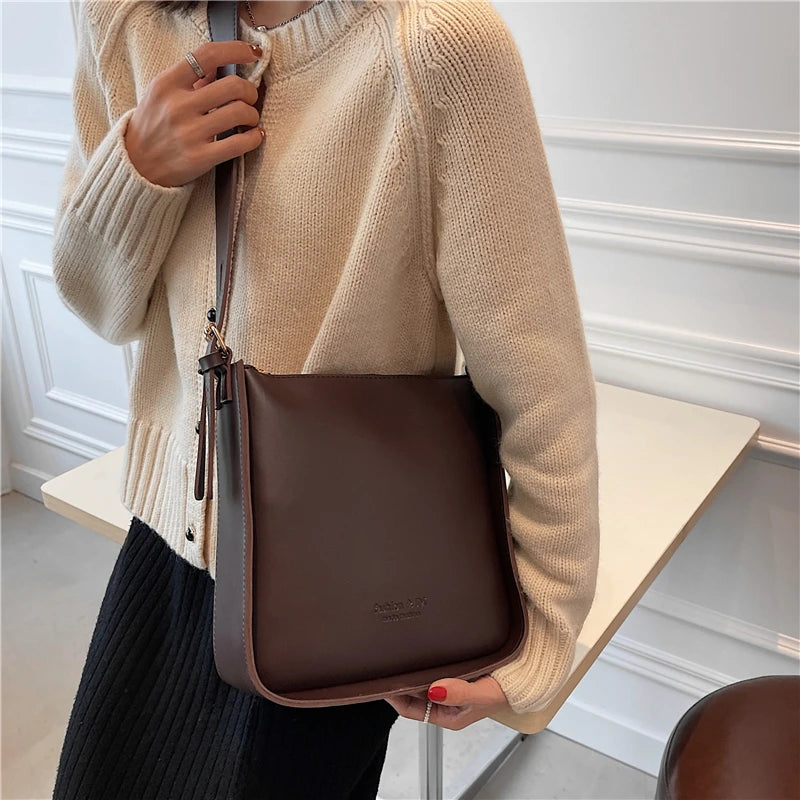 Vintage Wide Strap Bucket Crossbody Shoulder Bags Autumn Large Capacity