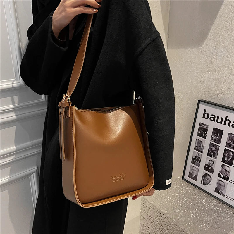 Vintage Wide Strap Bucket Crossbody Shoulder Bags Autumn Large Capacity