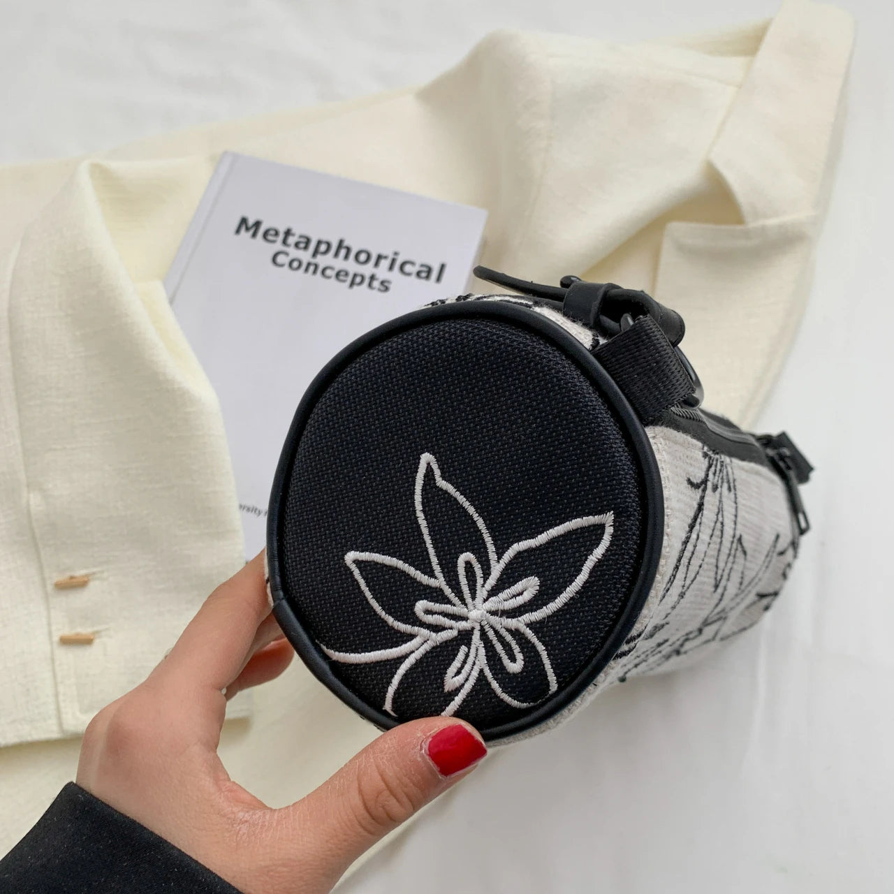 Canvas Lady Shoulder Bags