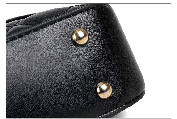 Women Lady Fashionable Shoulder Bag with Diamond Wave Pattern