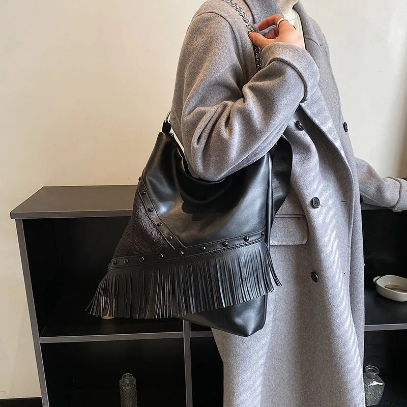 Punk Style Shoulder Bag Large Capacity Bucket Handbag Tote Crossbody Travel Purs