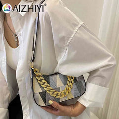 Colorful Triangle Printed Small Shoulder Bag with Thick Chain for Travel