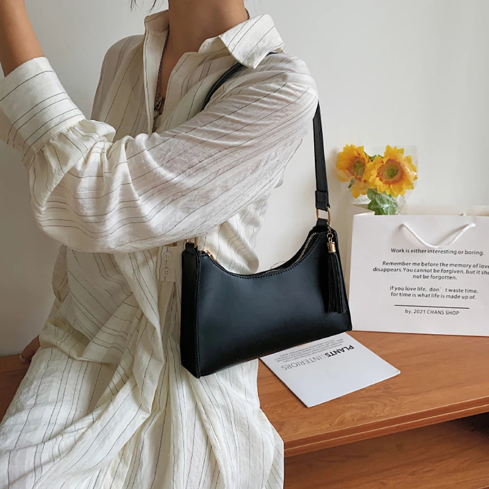 Fashionable PU Leather Women Shoulder Bags with Tassels