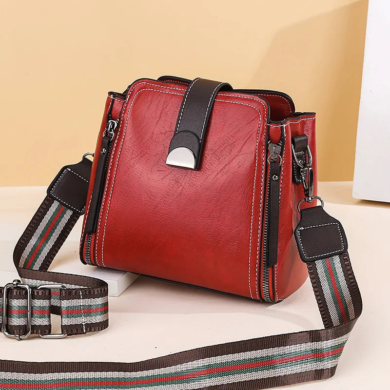 Retro Women's Wide Shoulder Strap Large Capacity Messenger Bag