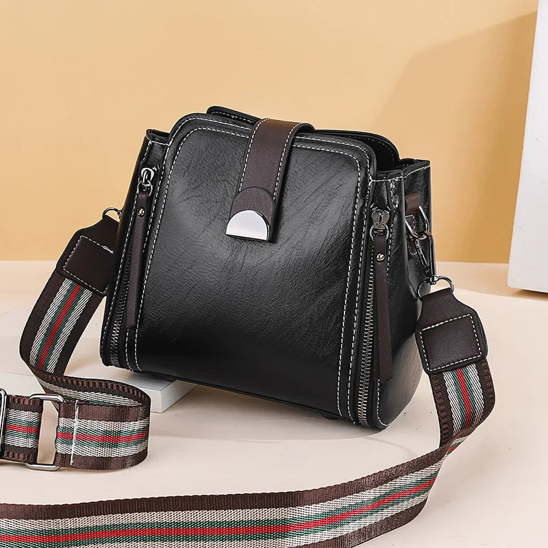 Retro Women's Wide Shoulder Strap Large Capacity Messenger Bag