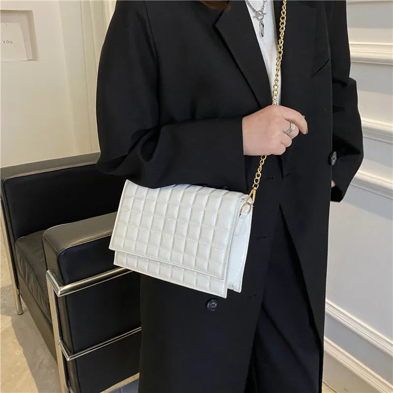 Stylish Small Chain Crossbody Bag for Women