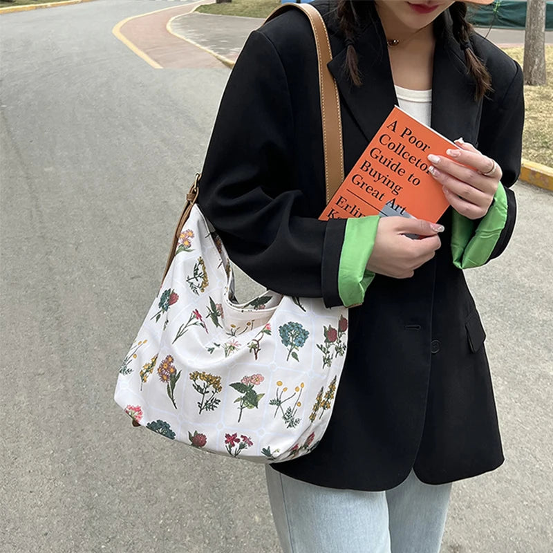 Embroidered Retro Nylon Shoulder Bag Large Capacity