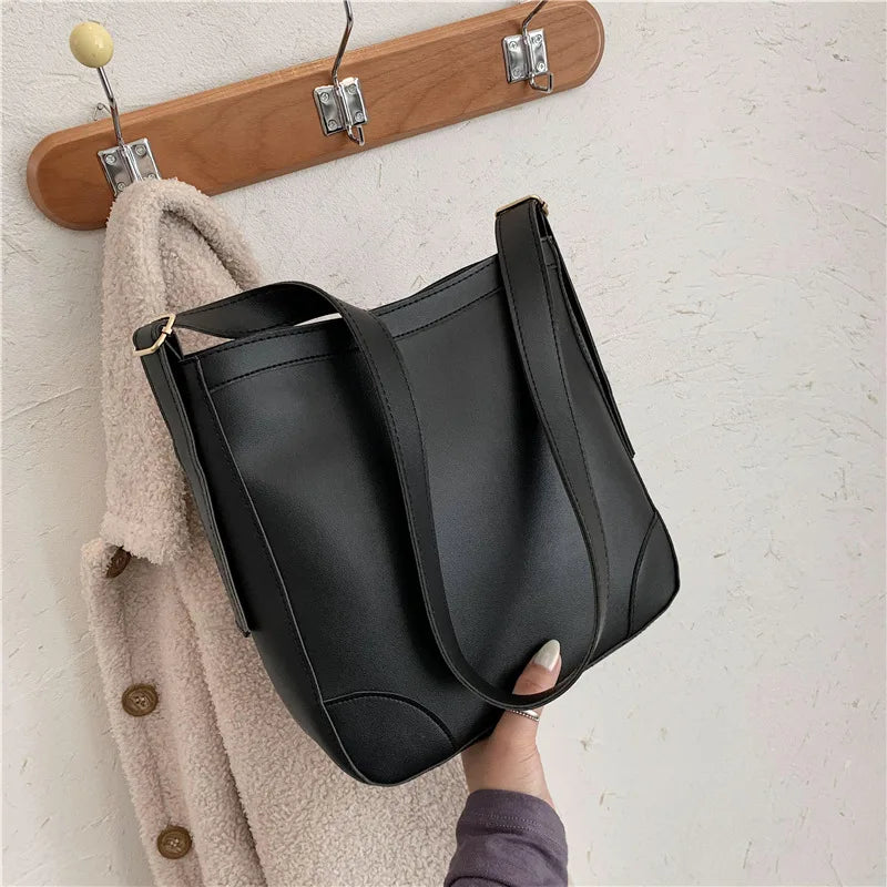 Women's Retro Messenger Bag Large-Capacity Tote