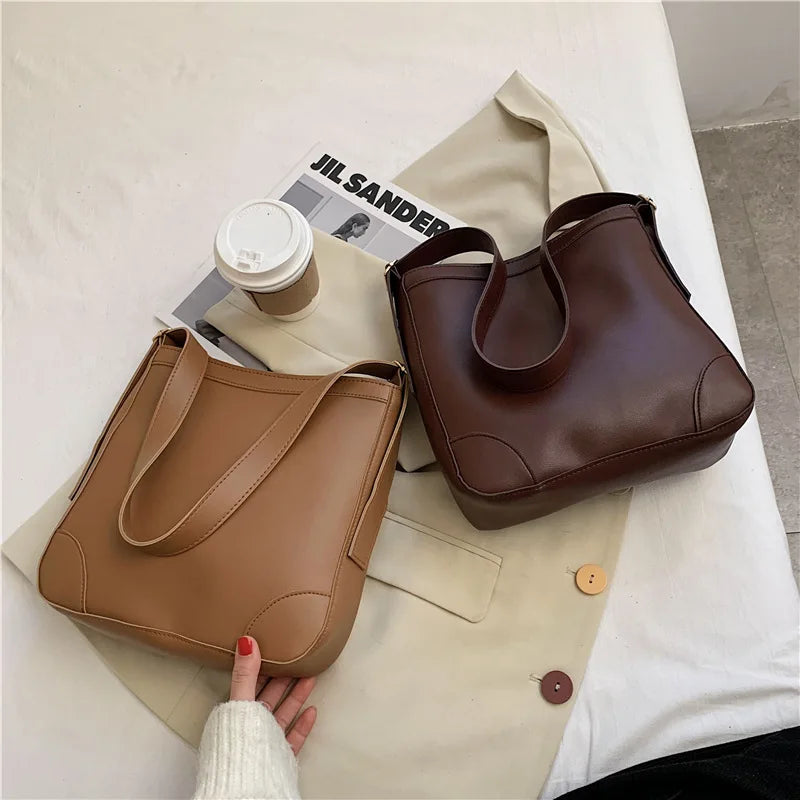 Women's Retro Messenger Bag Large-Capacity Tote