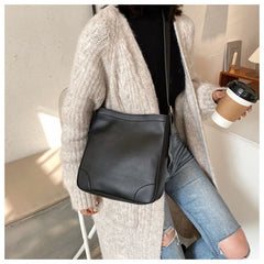 Women's Retro Messenger Bag Large-Capacity Tote