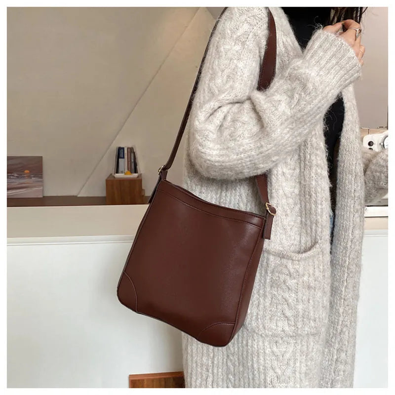Women's Retro Messenger Bag Large-Capacity Tote
