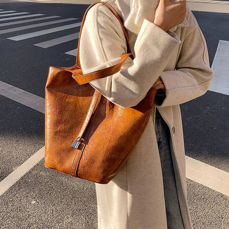 Vintage Oil Leather Shoulder Bag for Women Zipper Bucket Handbag