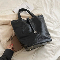 Vintage Oil Leather Shoulder Bag for Women Zipper Bucket Handbag