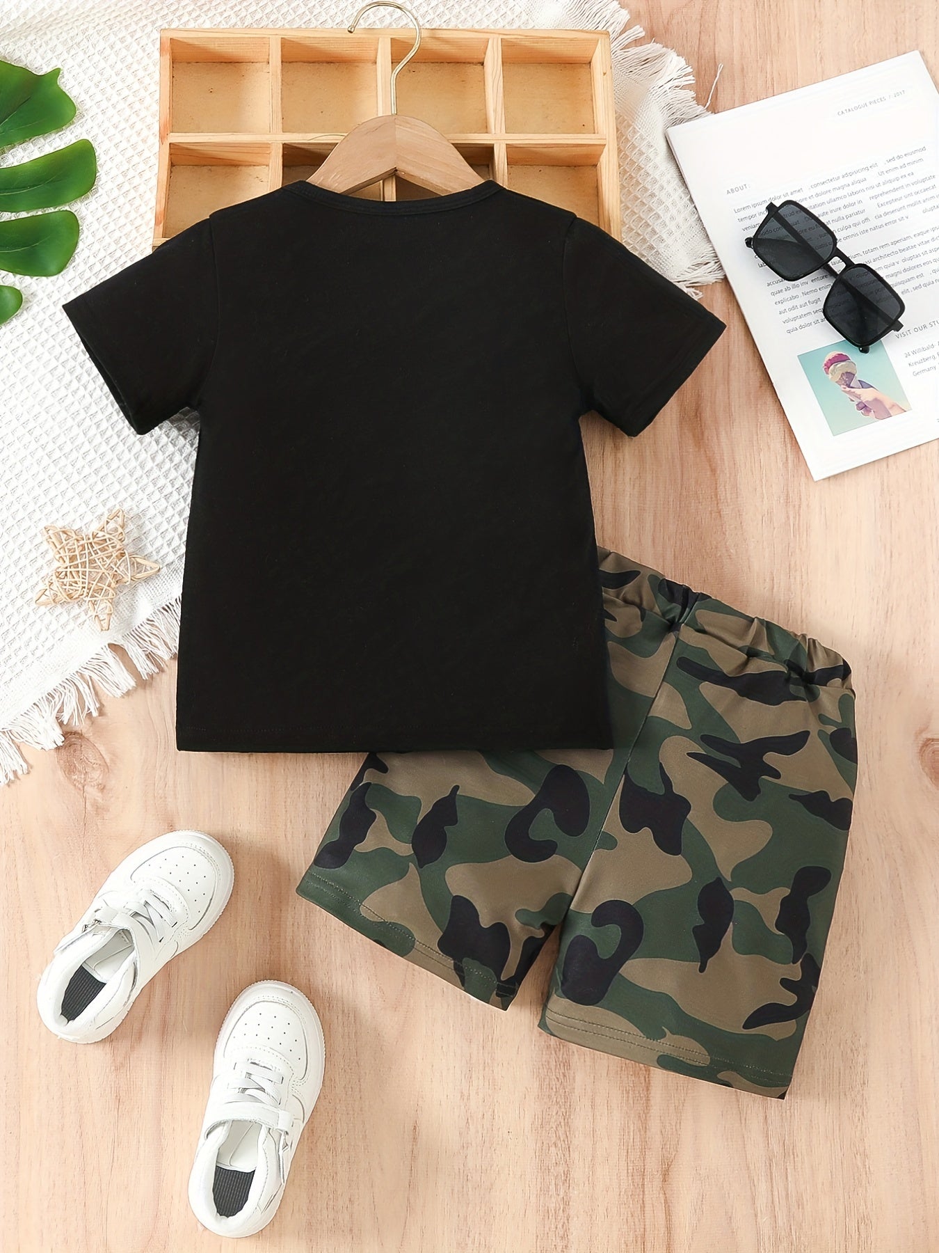 Boys Cartoon Tractor & Letter Print T-shirt & Shorts Set