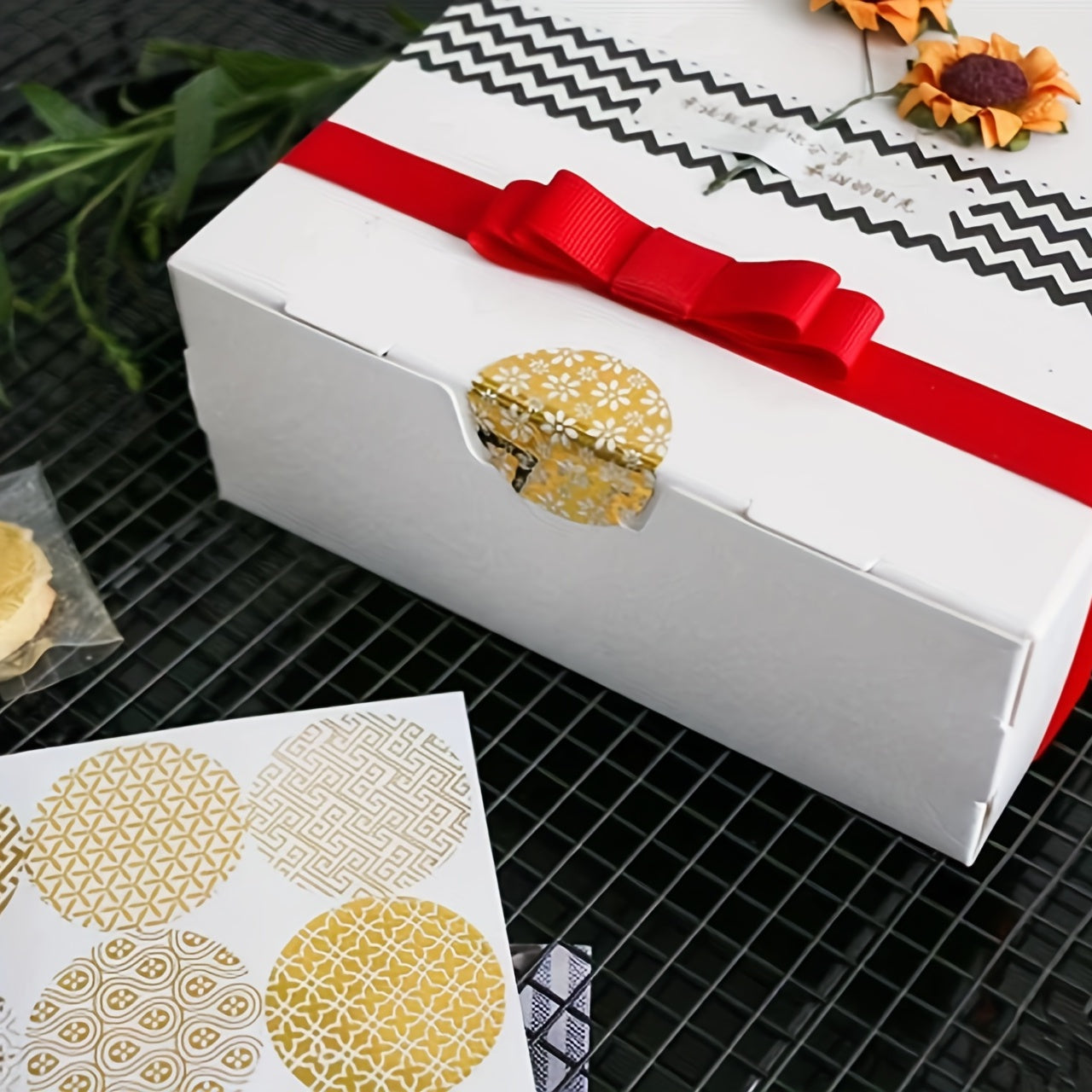 Golden Butterfly Bow Hot Stamping Round Transparent Stickers