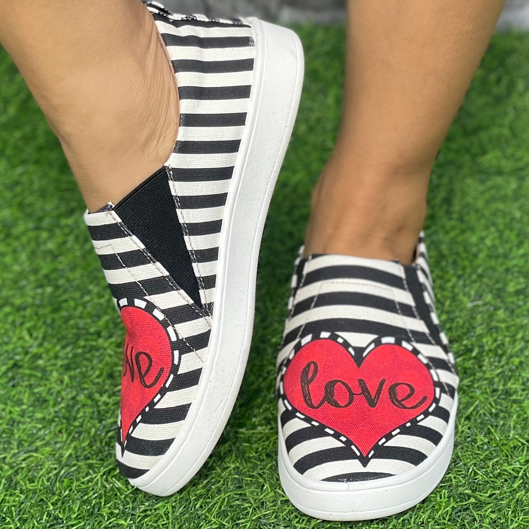 Women's Striped Red Heart Flat Lightweight Walking Shoes