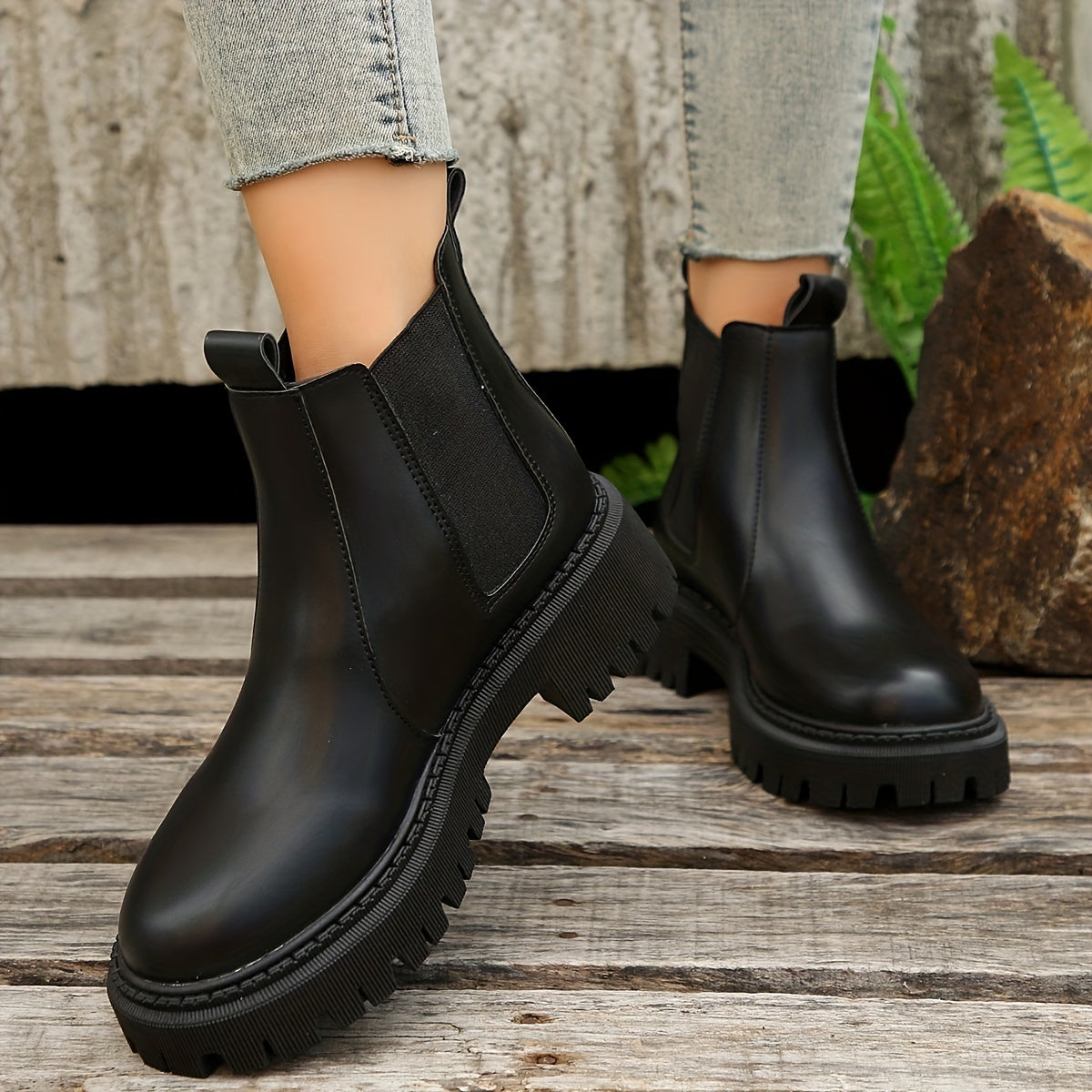 Women's Platform Chelsea Boots Round Toe Chunky Heeled Combat Shoes