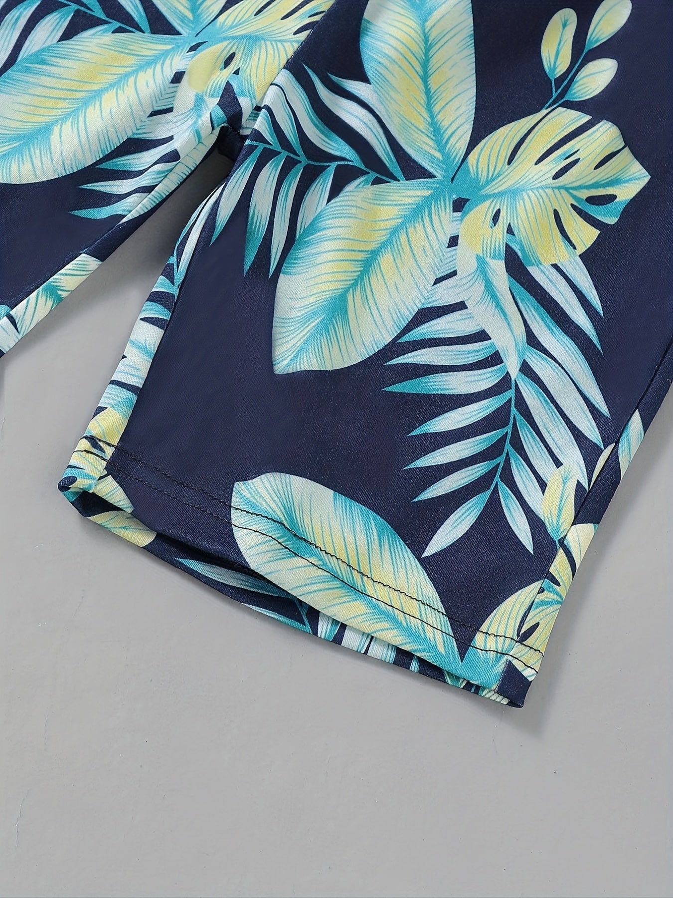 Boys Tropical Leaf & STAND OUT Graphic Print T-shirt & Shorts Set