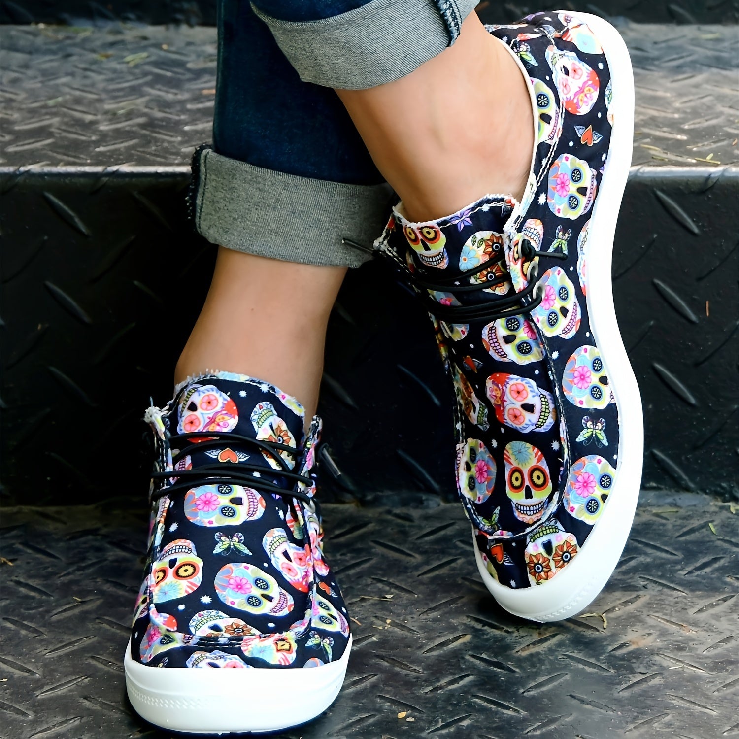 Women's Colorful Skull Pattern Skate Shoes Lightweight Breathable Walking Shoes