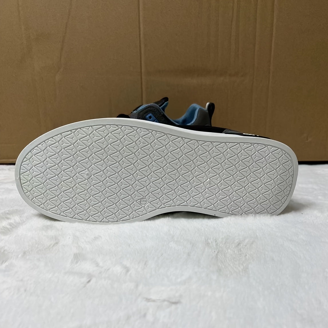 Men's Lace Up Skate Shoes Breathable Sneakers