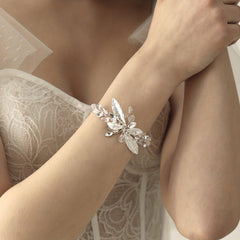 Vintage Crystal Leaf Shape Wristband Alloy Wrist Band Women's Jewelry
