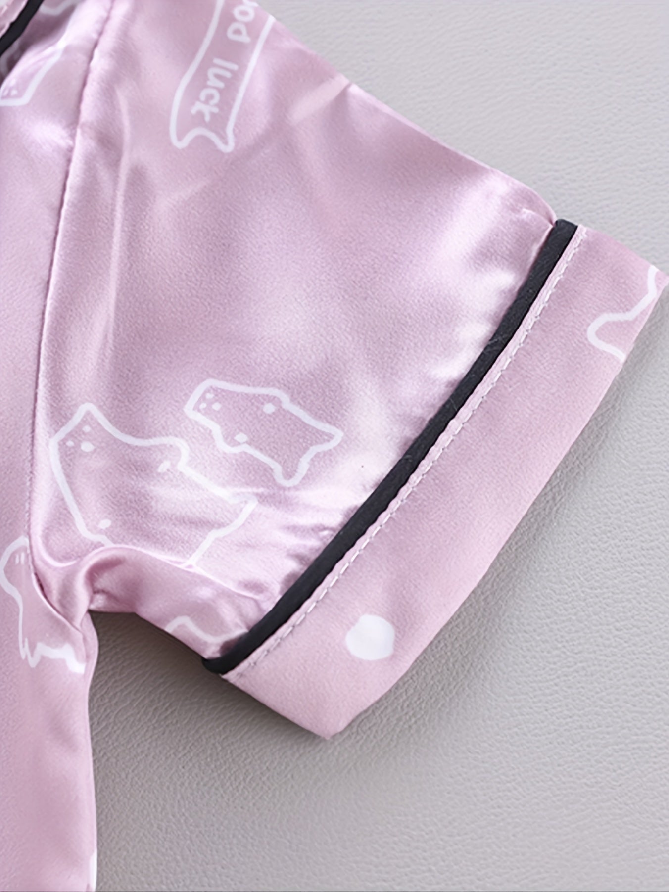 2pcs Bear Pattern Kid's Satin Pajamas Set Short Sleeve Button Front Top & Pants