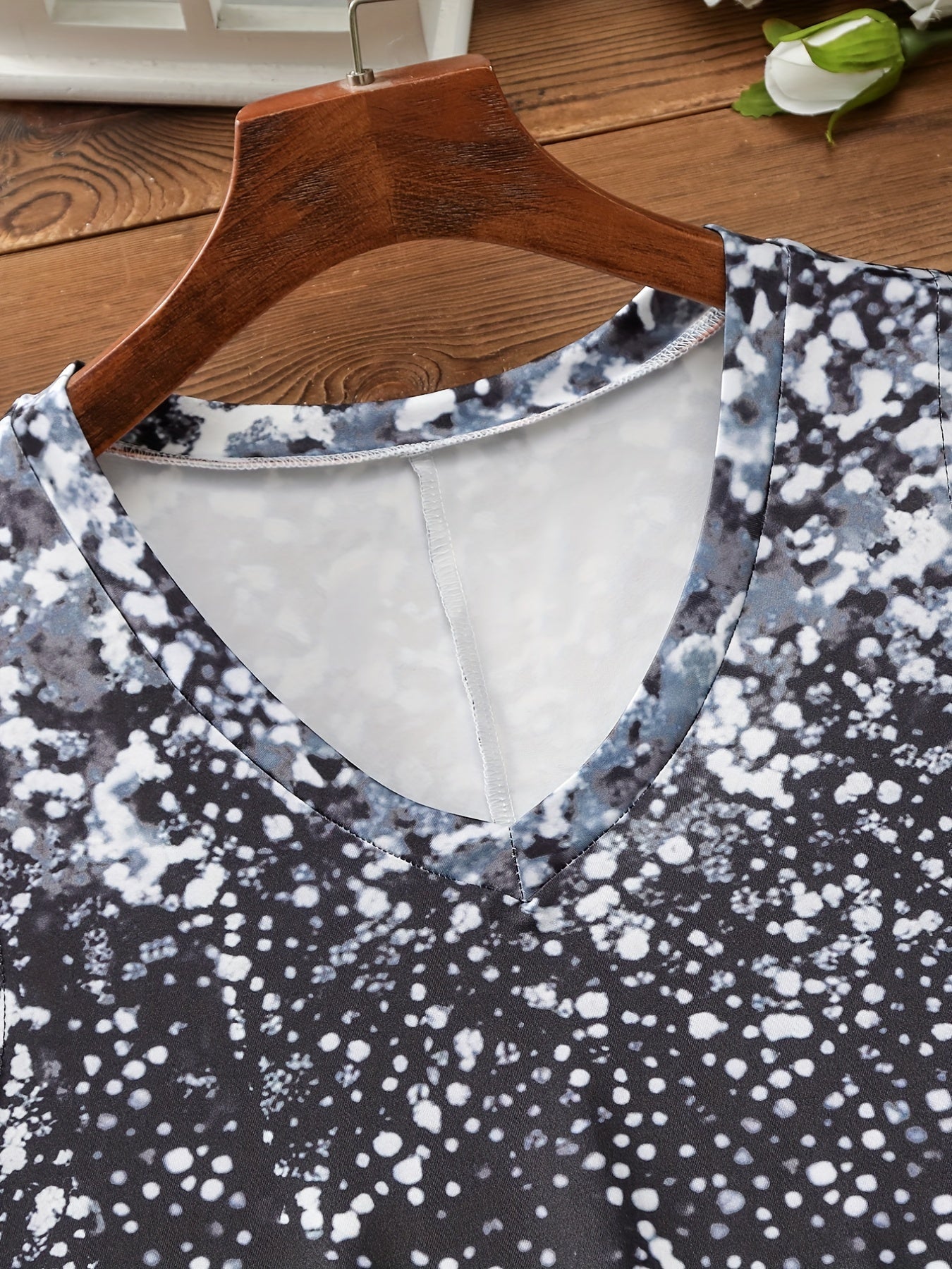 Snowflake Print V Neck Tank Top Medium Stretch