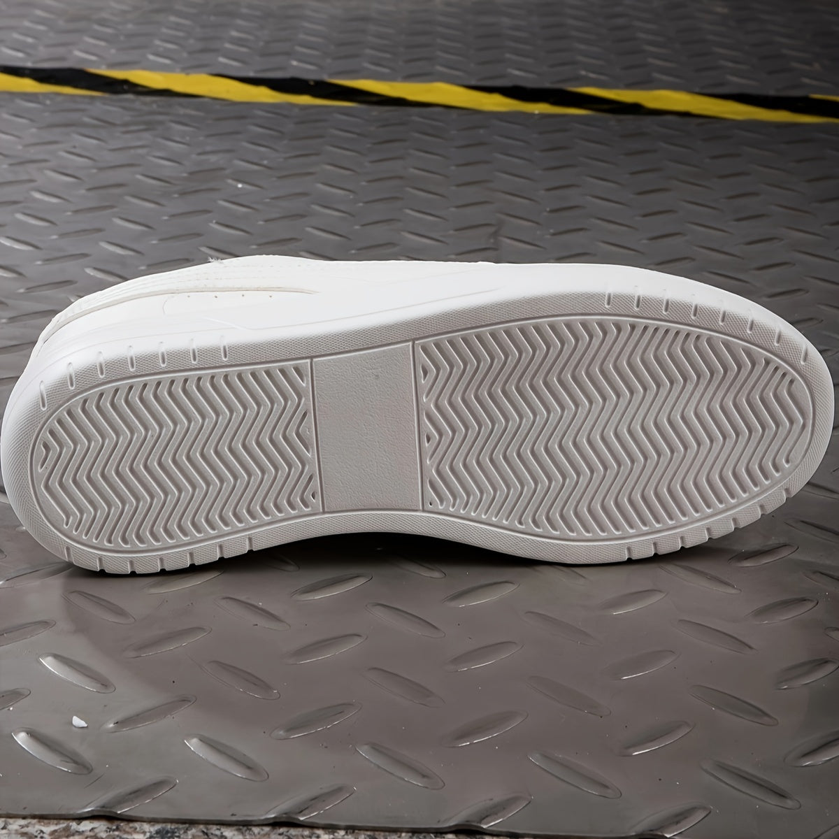 Flat Sports Sneakers Slip Resistant Outdoor Skateboarding Shoes