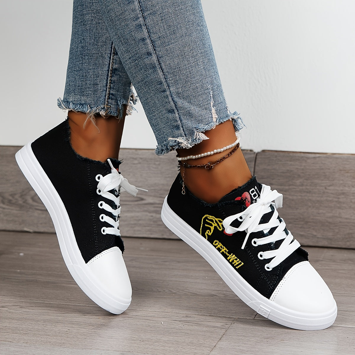 Women's Letter Print Canvas Shoes Casual Lace-Up Sneakers