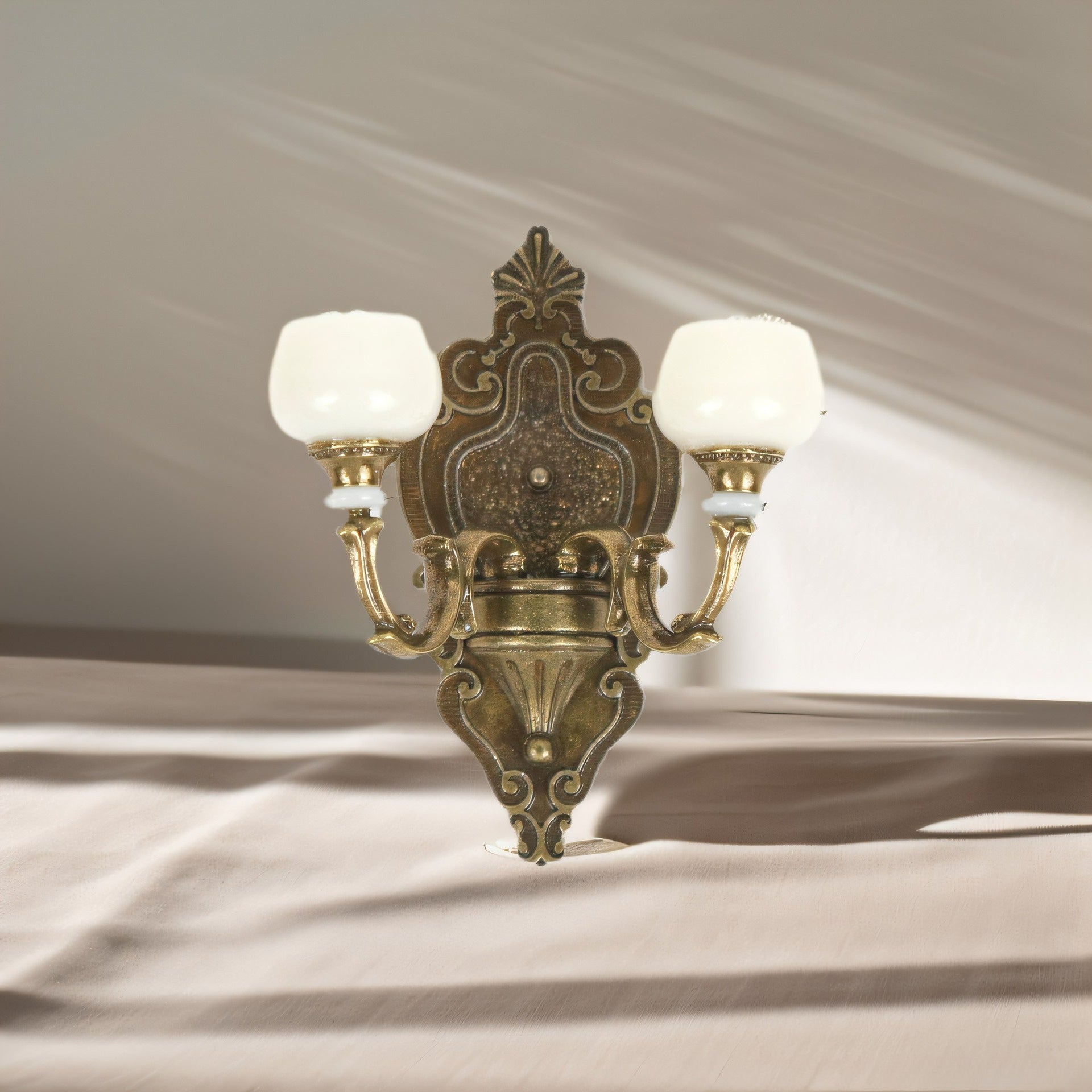 1:12 Dollhouse Wall Light & Golden Alloy Bedroom Ornament Mini House Decor