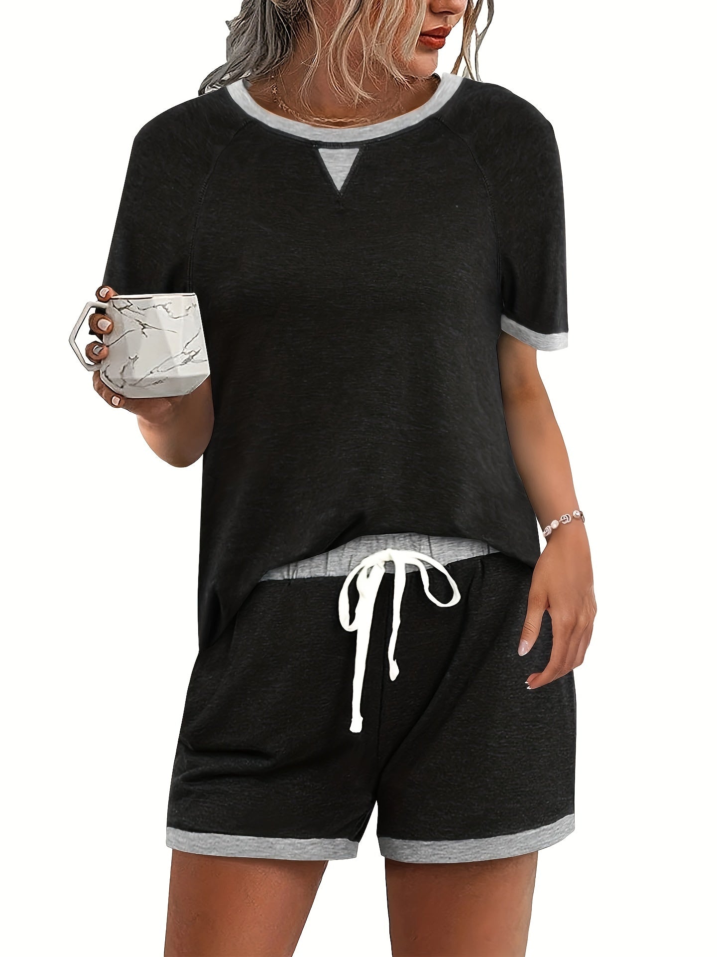 2-Piece Triangle Pattern Sports Suit Crew Neck T-shirt & Drawstring Shorts