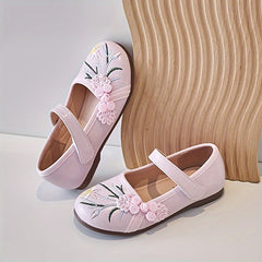 Chinese Embroidered Flower Flat Shoes for Girls Spring/Autumn