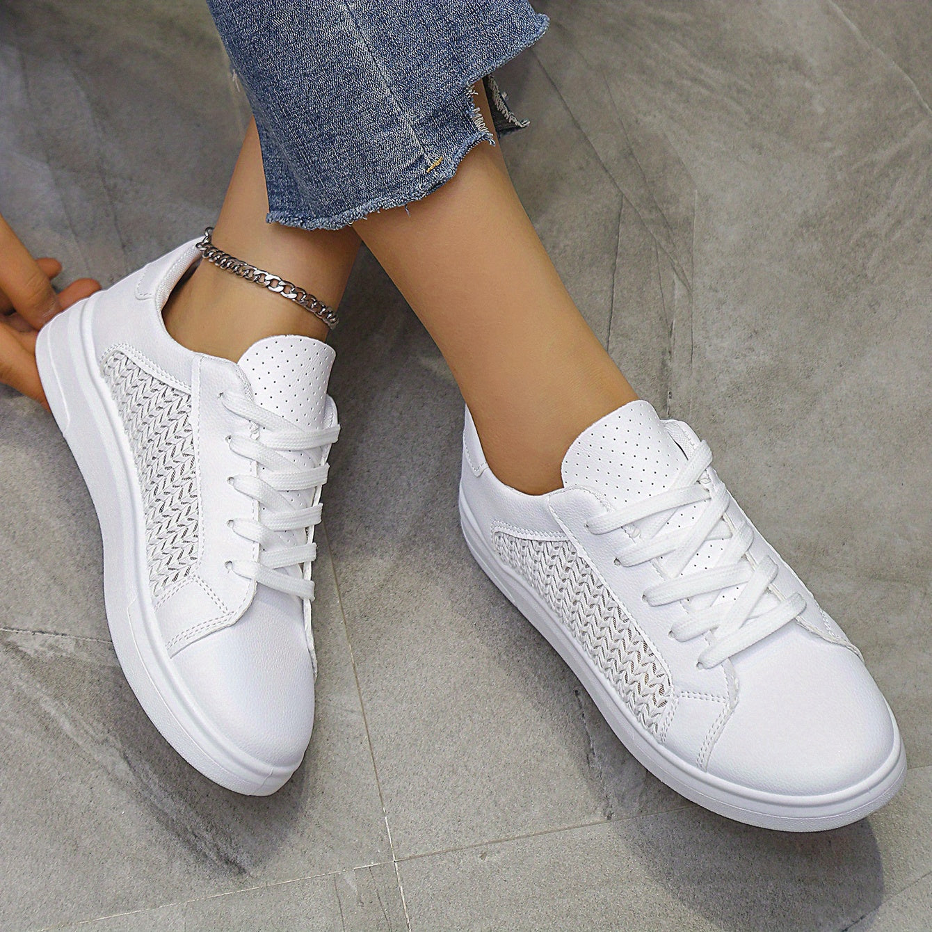 Women's Breathable Mesh Panel Sneakers Lace Up Low Shoes