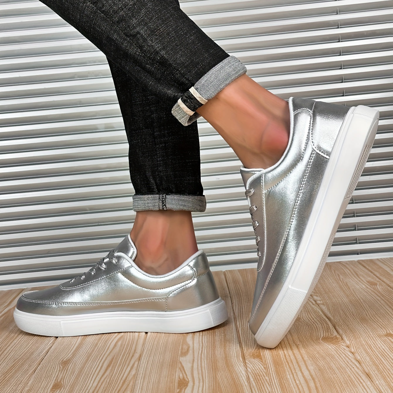 Men's Breathable Skate Shoes Non Slip Sneakers