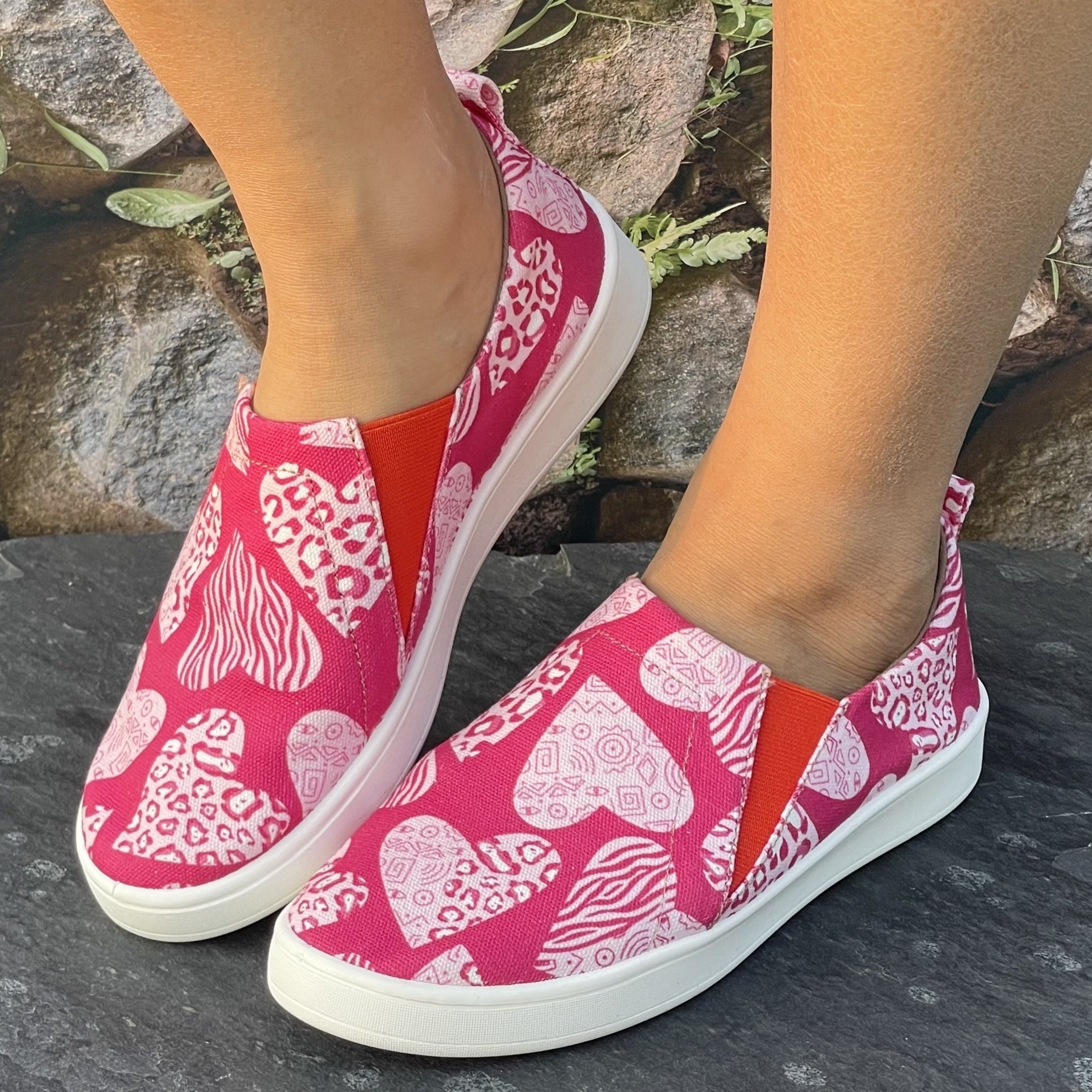 Heart Print Breathable Skate Shoes Lightweight Casual Flat Canvas Sneakers