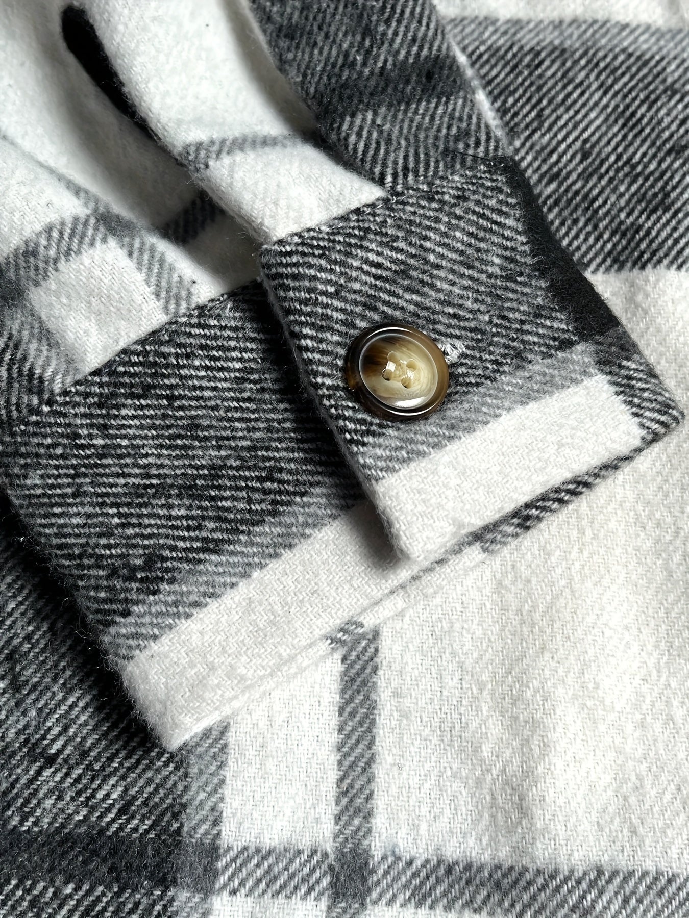 Men's Plaid Button Up Long Sleeve Shirt