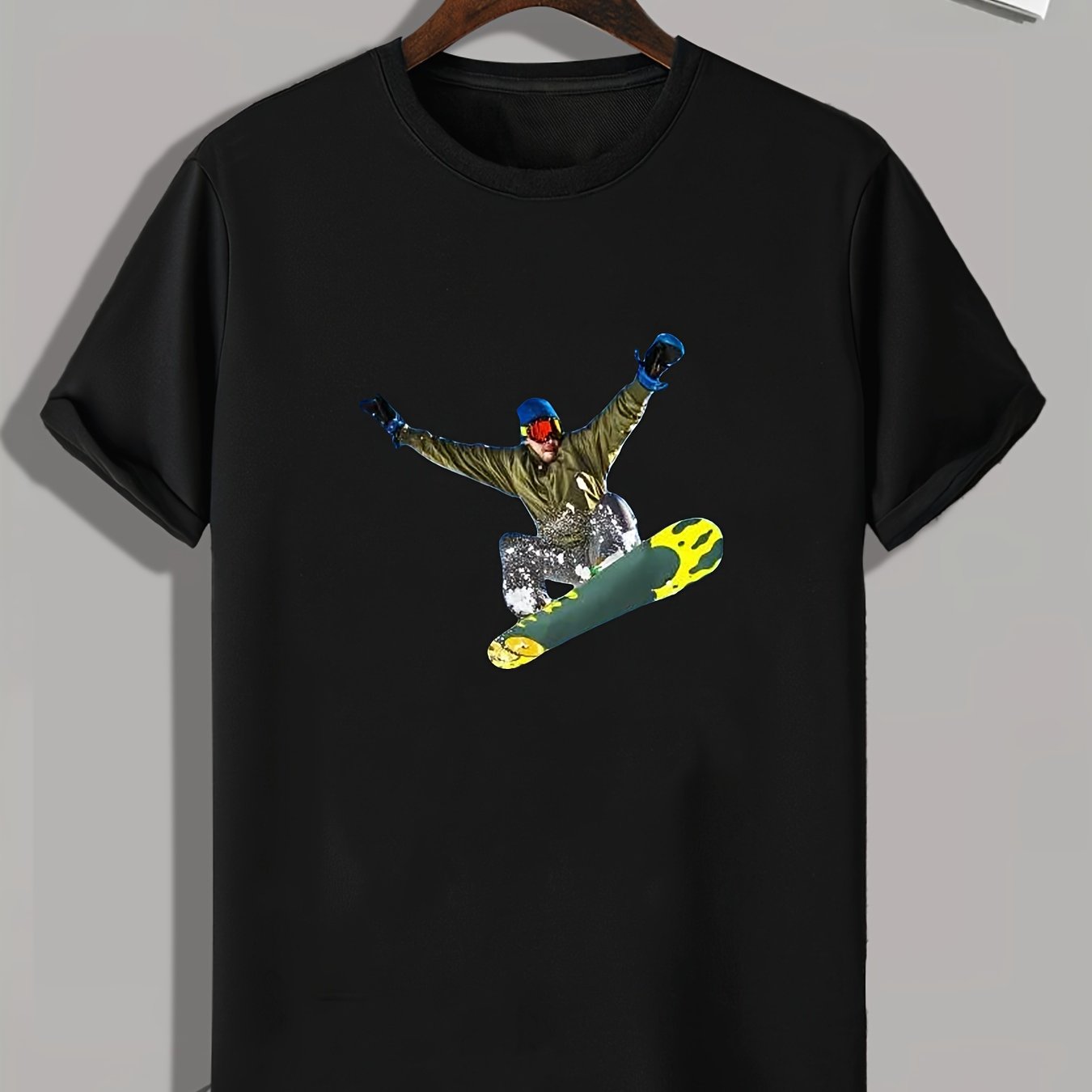 Skiing Pattern Print Men's Comfy Sports T-Shirt for Fitness Activities