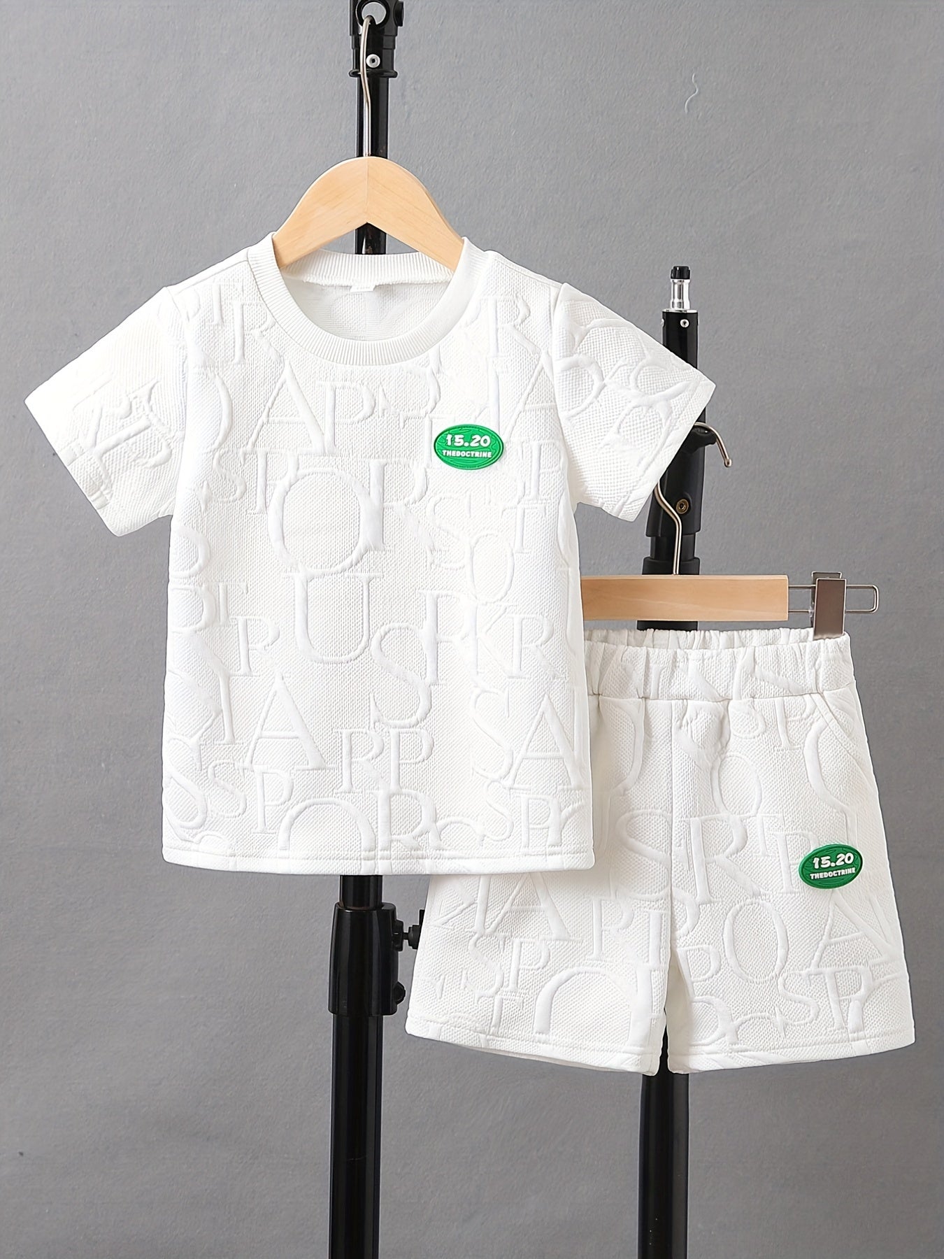 Boys Letter Pattern Outfit Round Neck T shirt & Shorts